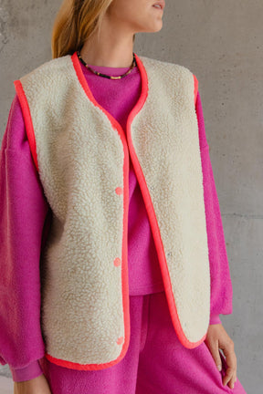 Violette fait du 34 et porte une taille T1