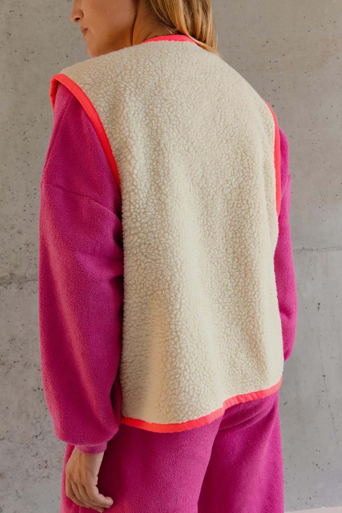 Violette fait du 34 et porte une taille T1