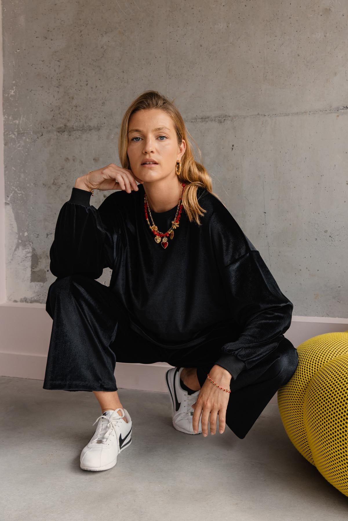 Violette fait du 34 et porte une taille XS/S en haut et une taille XS en bas