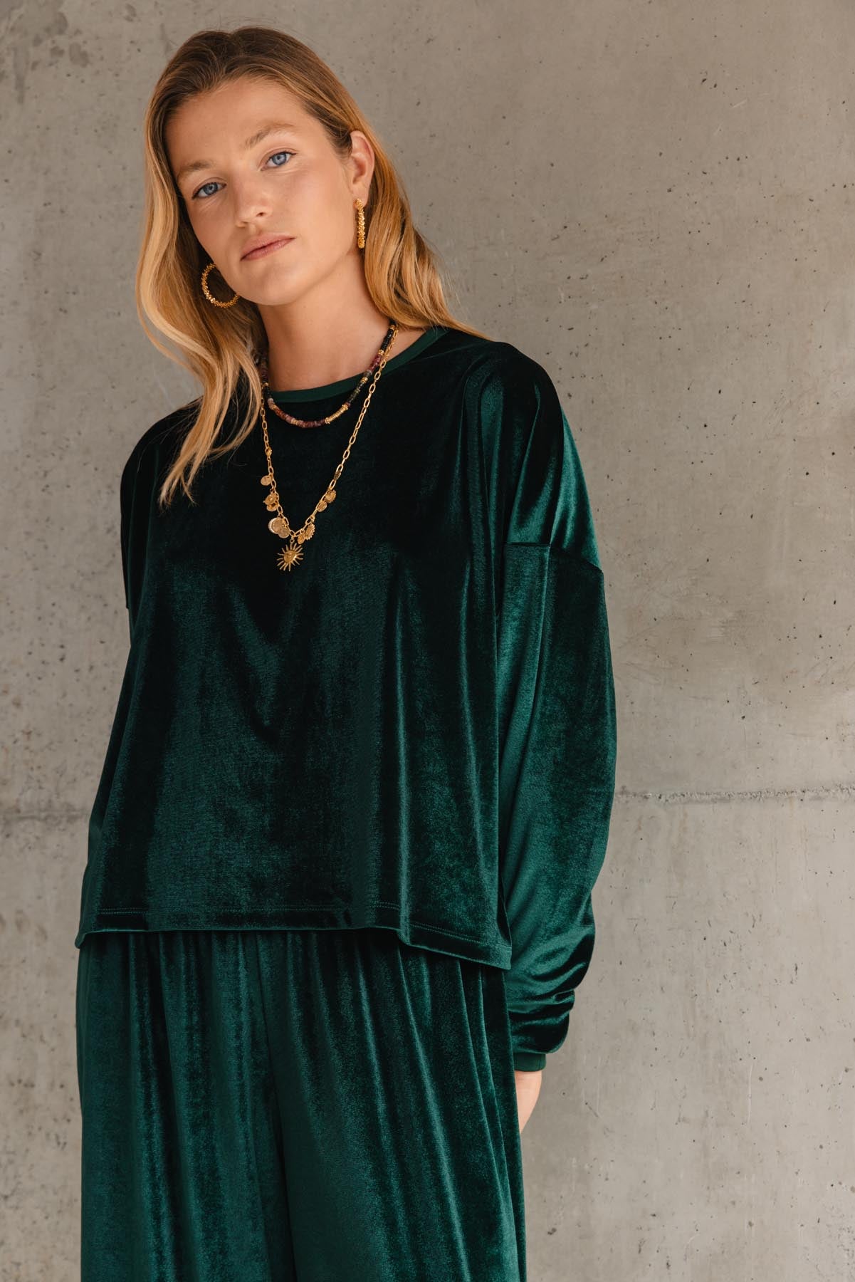 Violette fait du 34 et porte une taille XS/S en haut et XS en bas