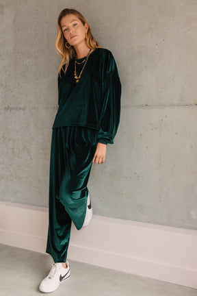 Violette fait du 34 et porte une taille XS/S en haut et XS en bas