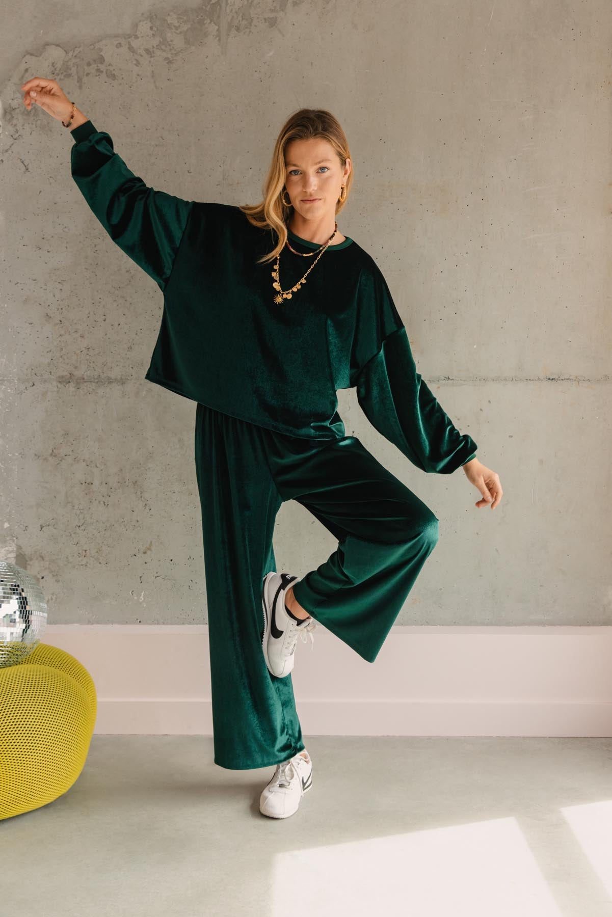Violette fait du 34 et porte une taille XS/S en haut et XS en bas