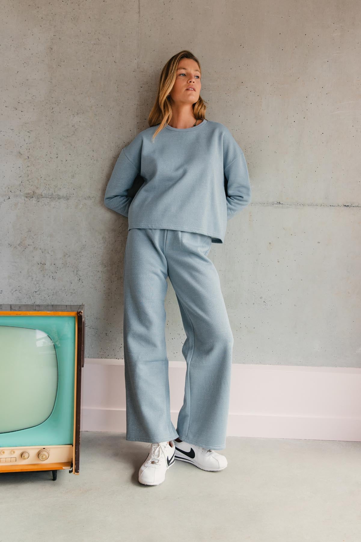Violette fait du 34 et porte une taille XS en bas et un XS/S en haut