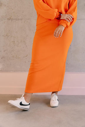 Lorea fait du 38 et porte une taille M en bas et un M/L en haut