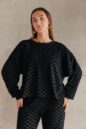 Lorea fait du 38 et porte une taille M en bas et un M/L en haut