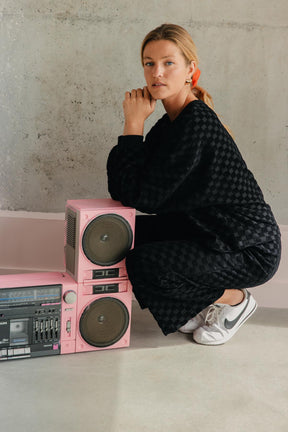 Violette fait du 34 et porte une taille XS en bas et un XS/S en haut