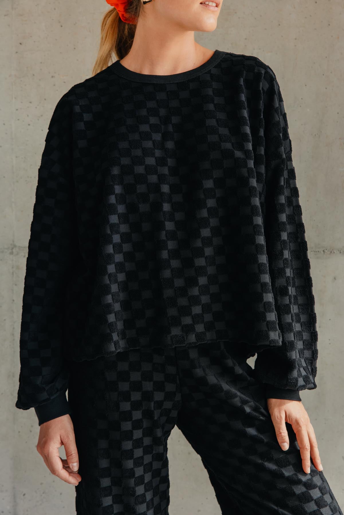 Violette fait du 34 et porte une taille XS en bas et un XS/S en haut