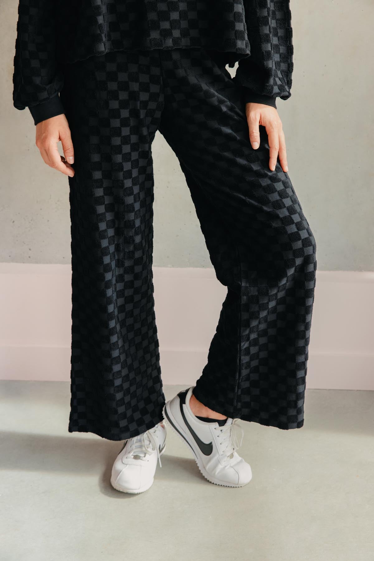 Violette fait du 34 et porte une taille XS/S en haut et XS en bas