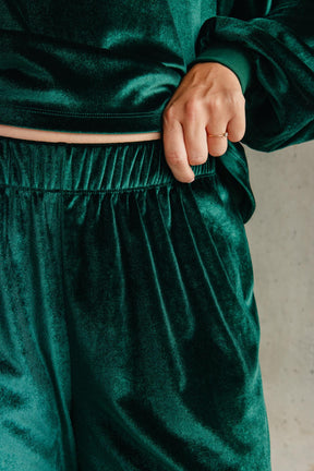 Violette fait du 34 et porte une taille XS/S en haut et XS en bas