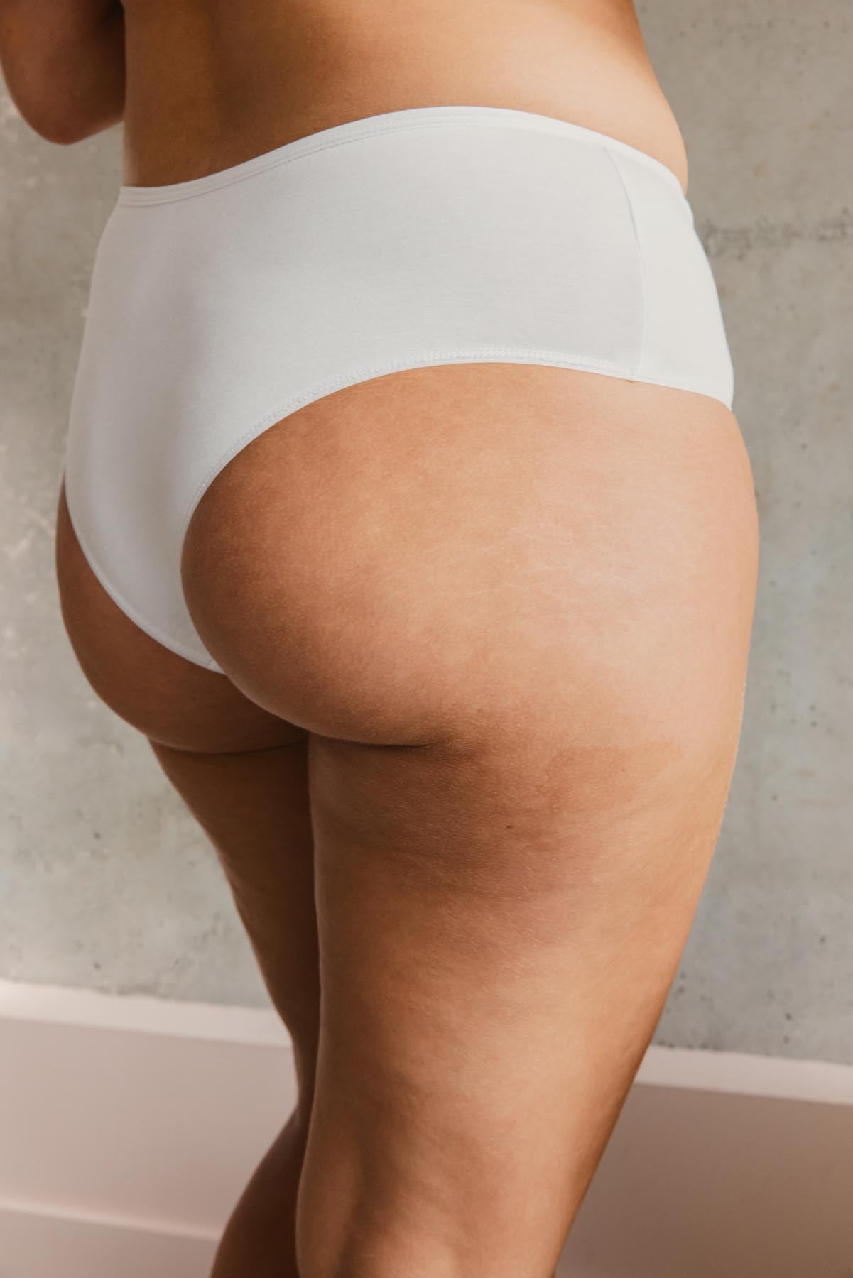 Lorea fait du 38 et porte une taille M