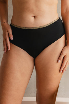 Lorea fait du 38 et porte une taille M