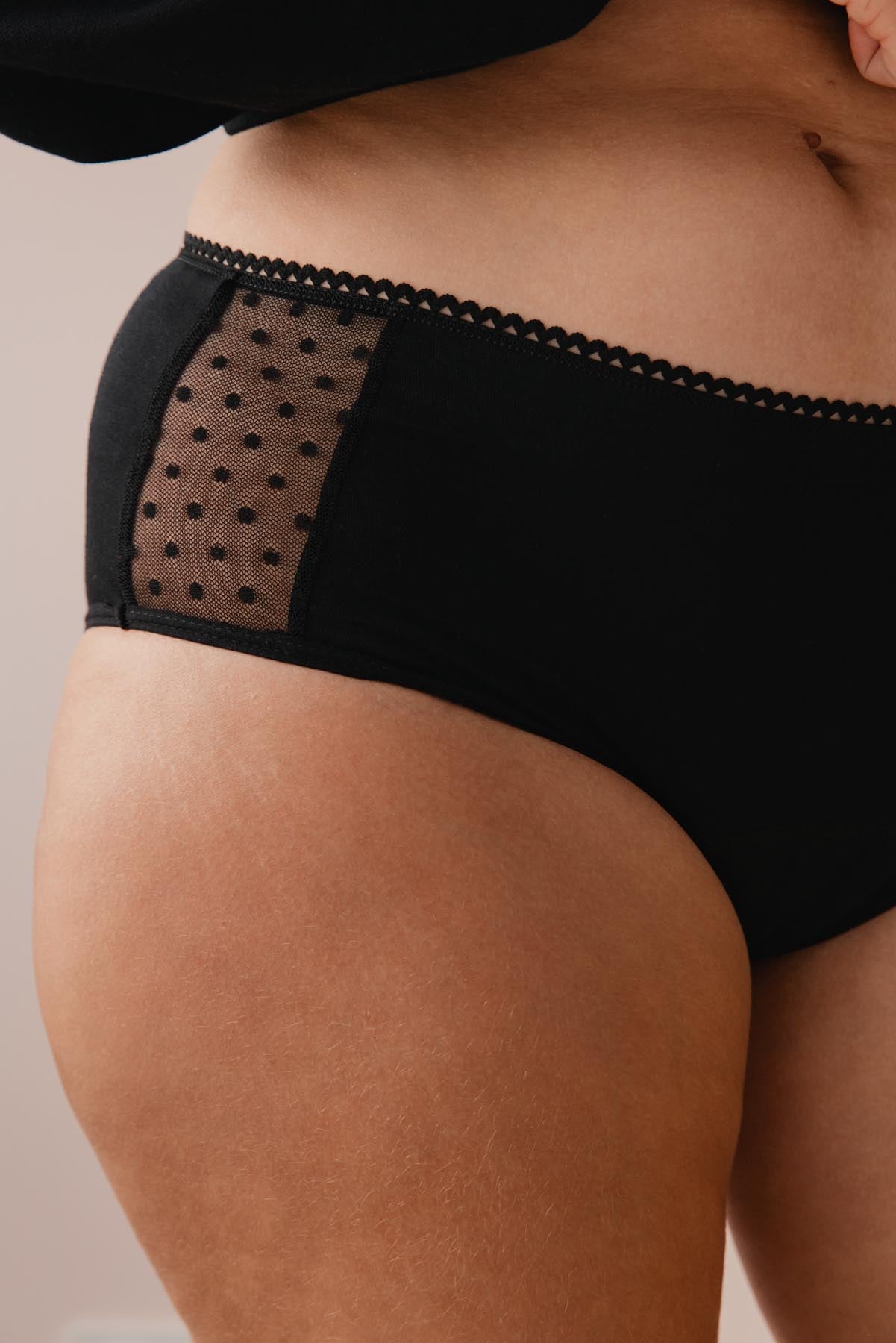 Lorea fait du 38 et porte une taille M