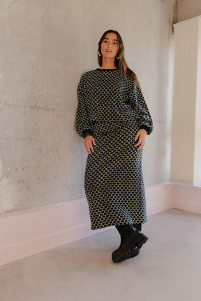 Lorea fait du 38 et porte une taille M en bas et un M/L en haut