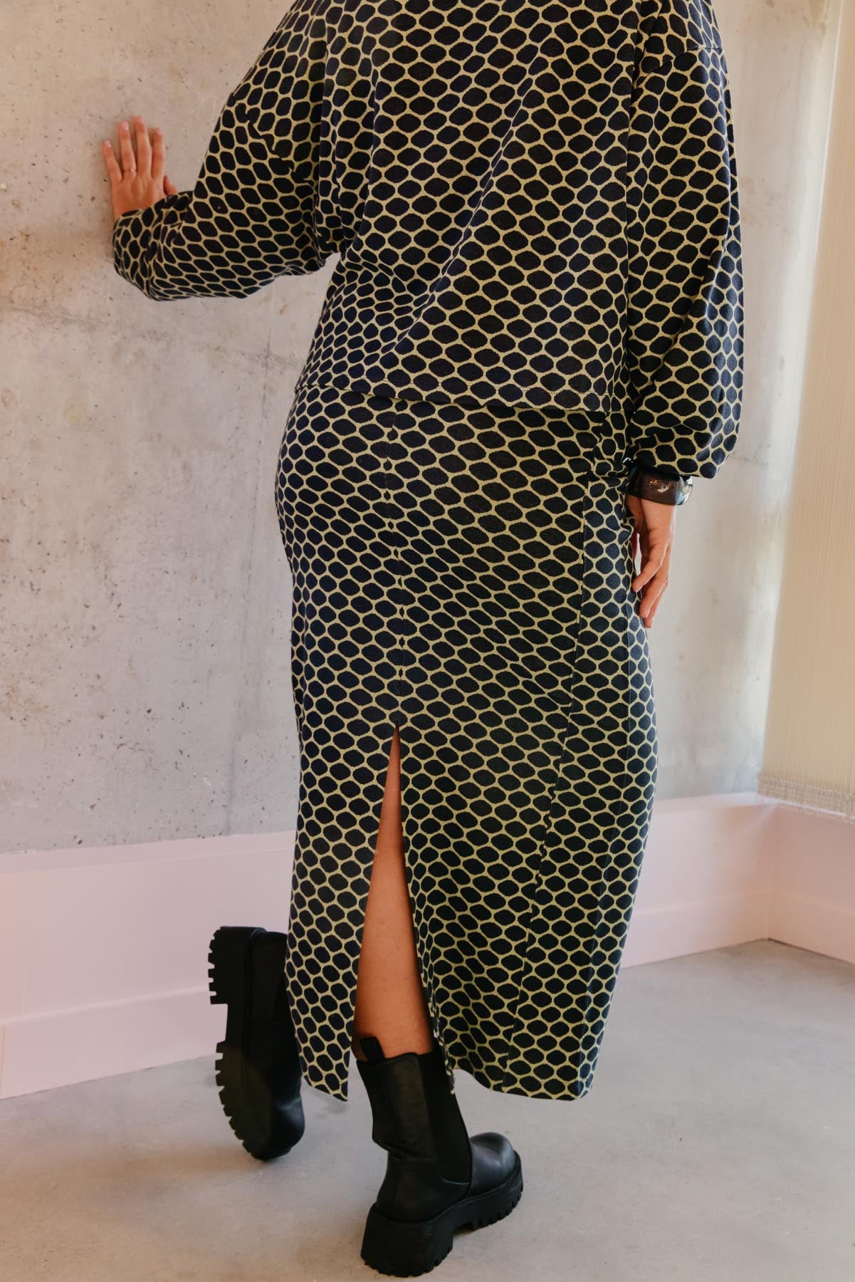 Lorea fait du 38 et porte une taille M en bas et un M/L en haut