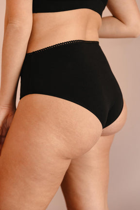 Lorea fait du 38 et porte une taille M