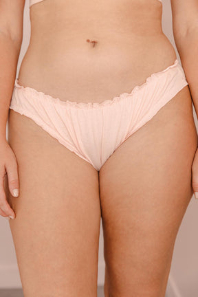 Lorea fait du 38 et porte une taille M