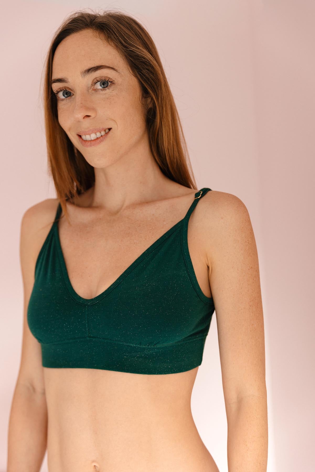 Fannie fait du 85B et porte une taille M