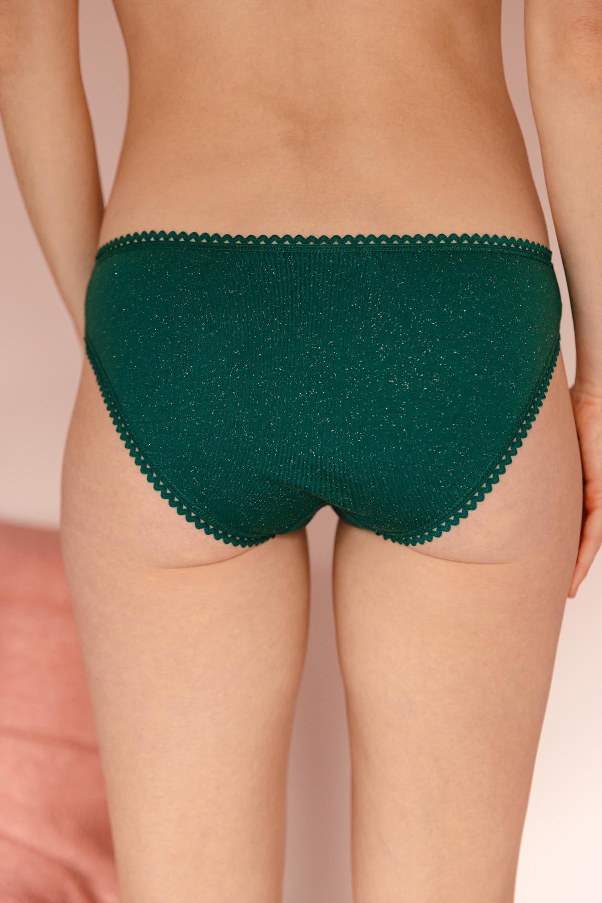 Fannie fait du 34 et porte une taille XS