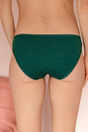 Fannie fait du 34 et porte une taille XS