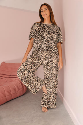 Lorea fait du 38 et porte une taille M