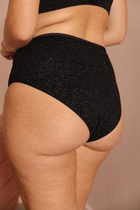 Lorea fait du 38 et porte une taille M