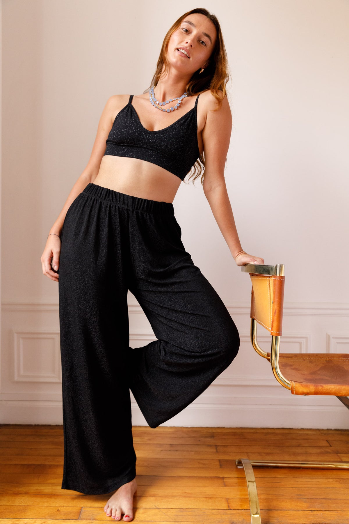 Lorea mesure 1m74, elle fait du 38 et porte une taille M/L*We Are Jolies - Femme - Pantalon Ample - Paillettes - Noir - Confortable 