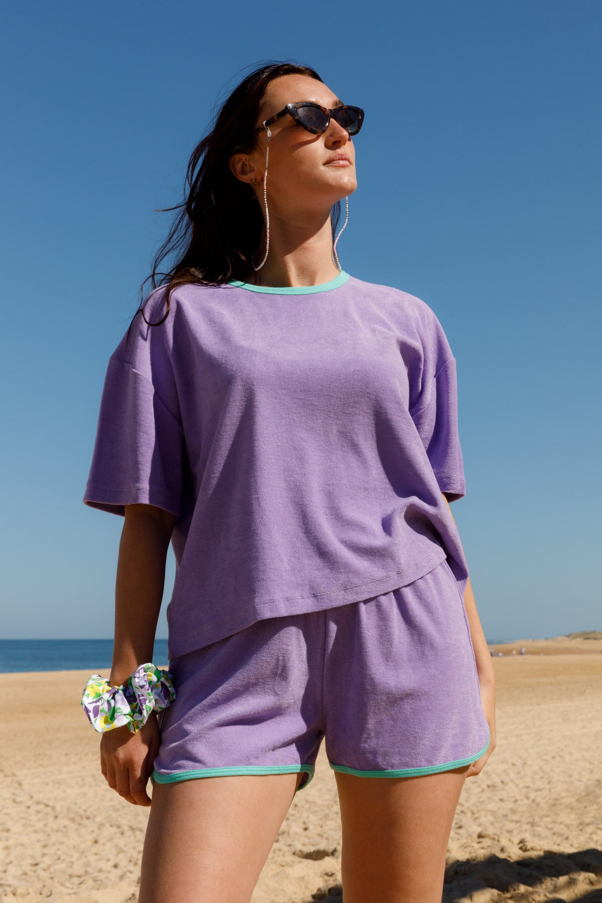 Loréa fait 1m75 et du 40, elle porte une taille M*ensemble éponge - tissu éponge en coton bio - vert - violet