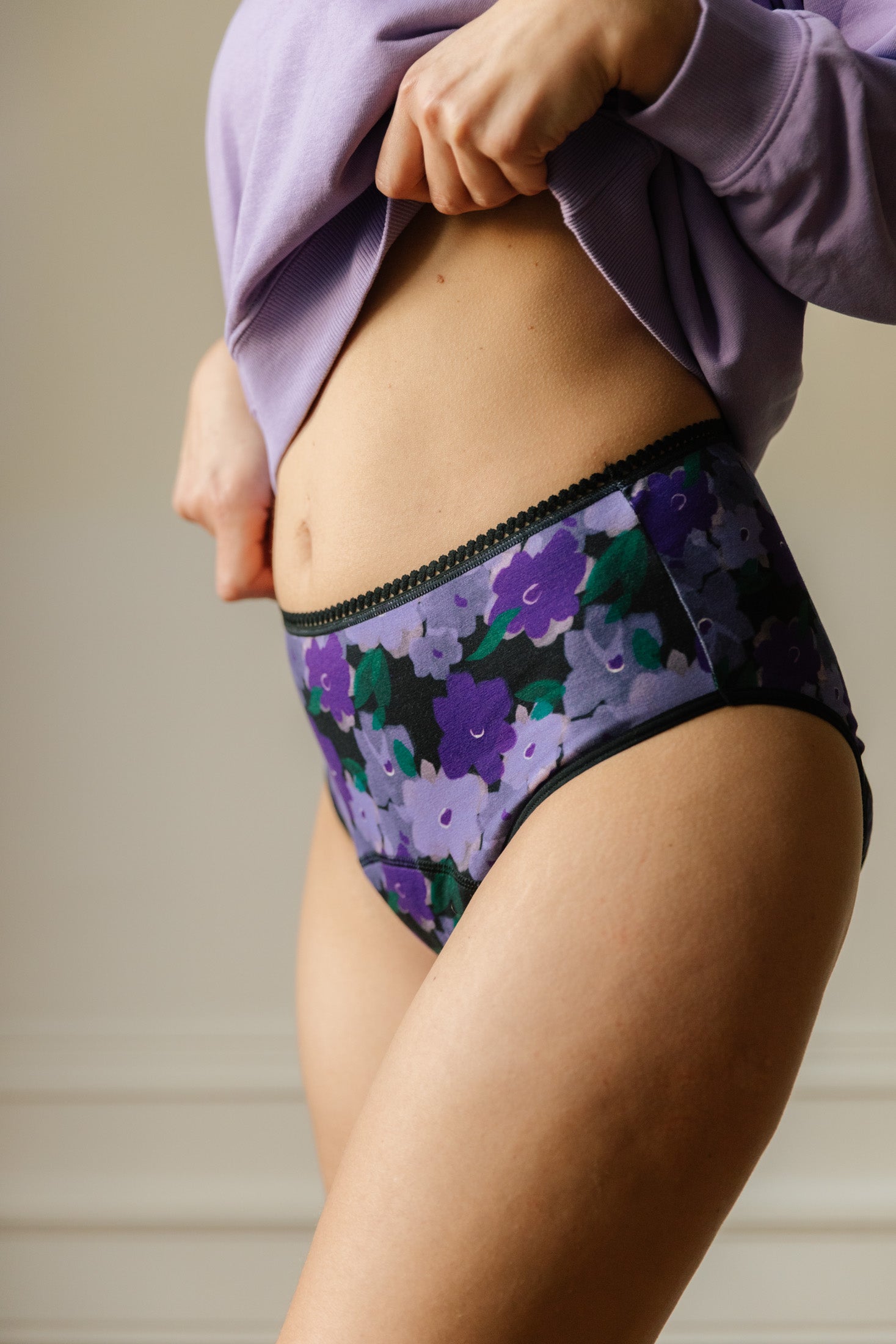 Culotte menstruelle Taille Haute - Flux abondant GOTS | Fleurs Violettes