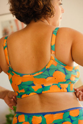 Amandine fait du 44 et du 95G et porte une taille 2XL en bas et du 3XL