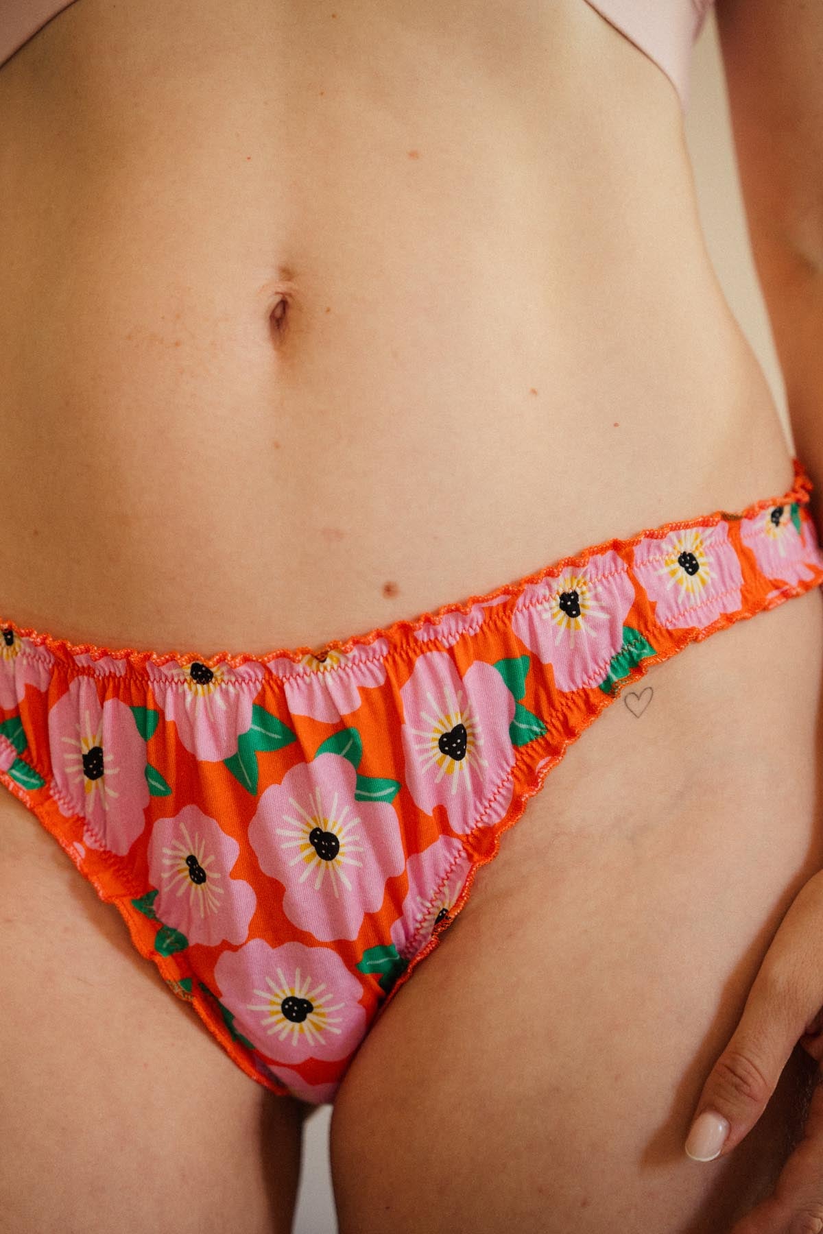 Julie D. fait du 38 et porte une taille M
