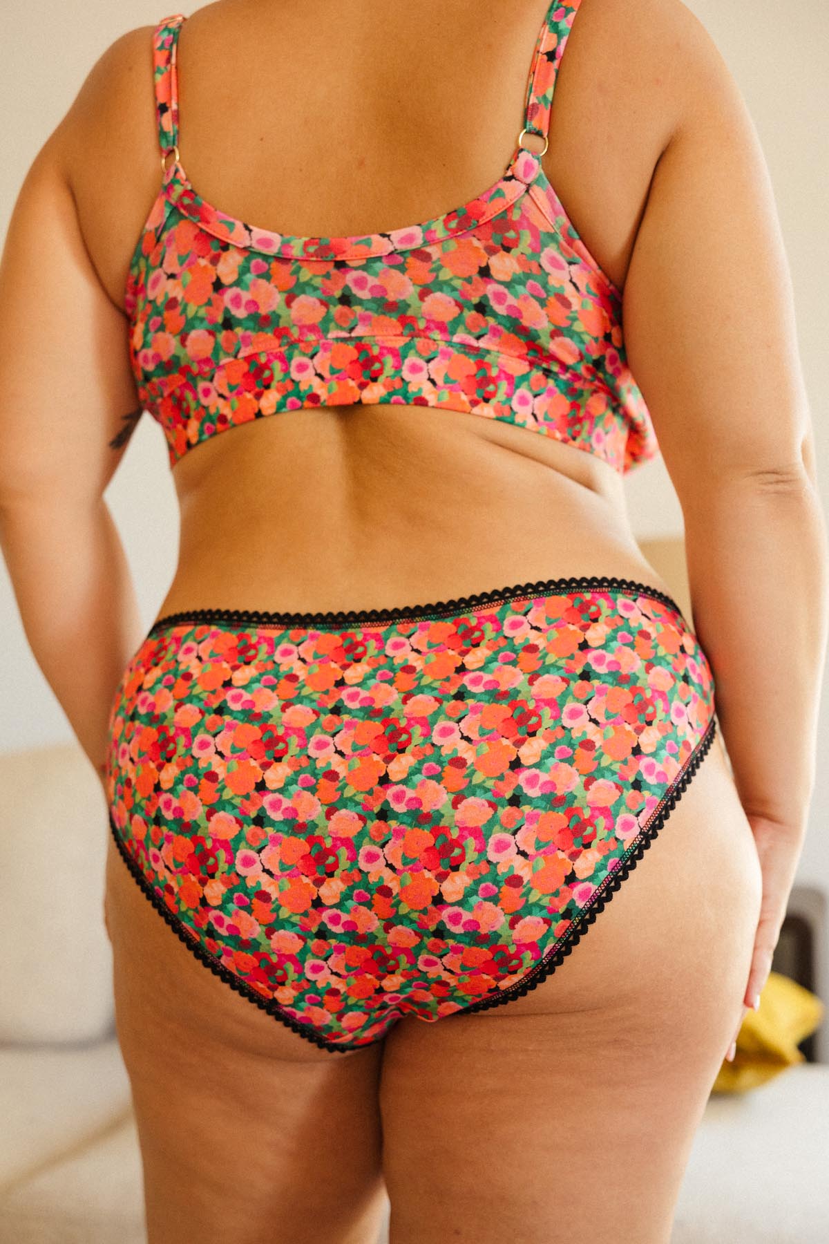 Amandine fait du 44 et porte une taille 2XL