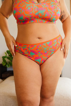 Amandine fait du 44 et du 95G et porte une taille 2XL en bas et du 3XL
