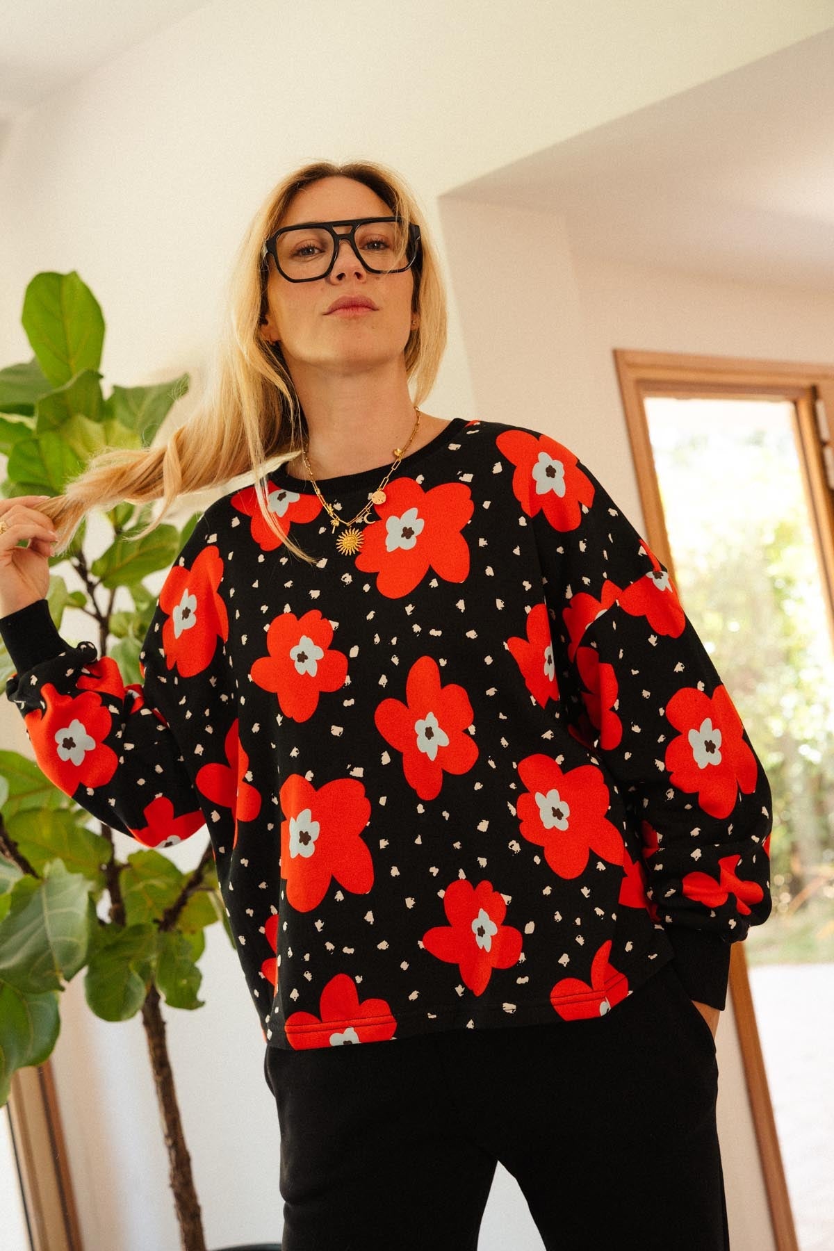 Julie D. fait du 38 et porte une taille M/L en haut et du M en bas*