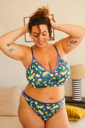 Amandine fait du 44 et du 95G et porte une taille 2XL en bas et du 3XL