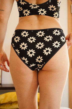 Julie D. fait du 38 et porte une taille M