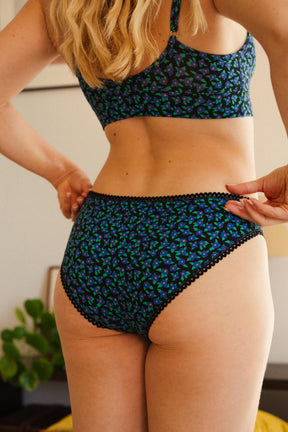 Julie D. fait du 38 et du 90B et porte une taille M en bas et en haut