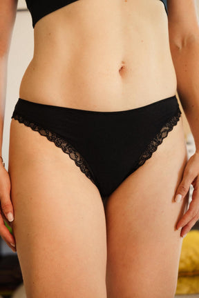 Julie D. fait du 38 et porte une taille M