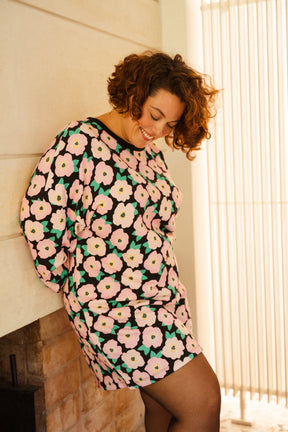 Amandine is a size 44 and wears a size XL/2XL