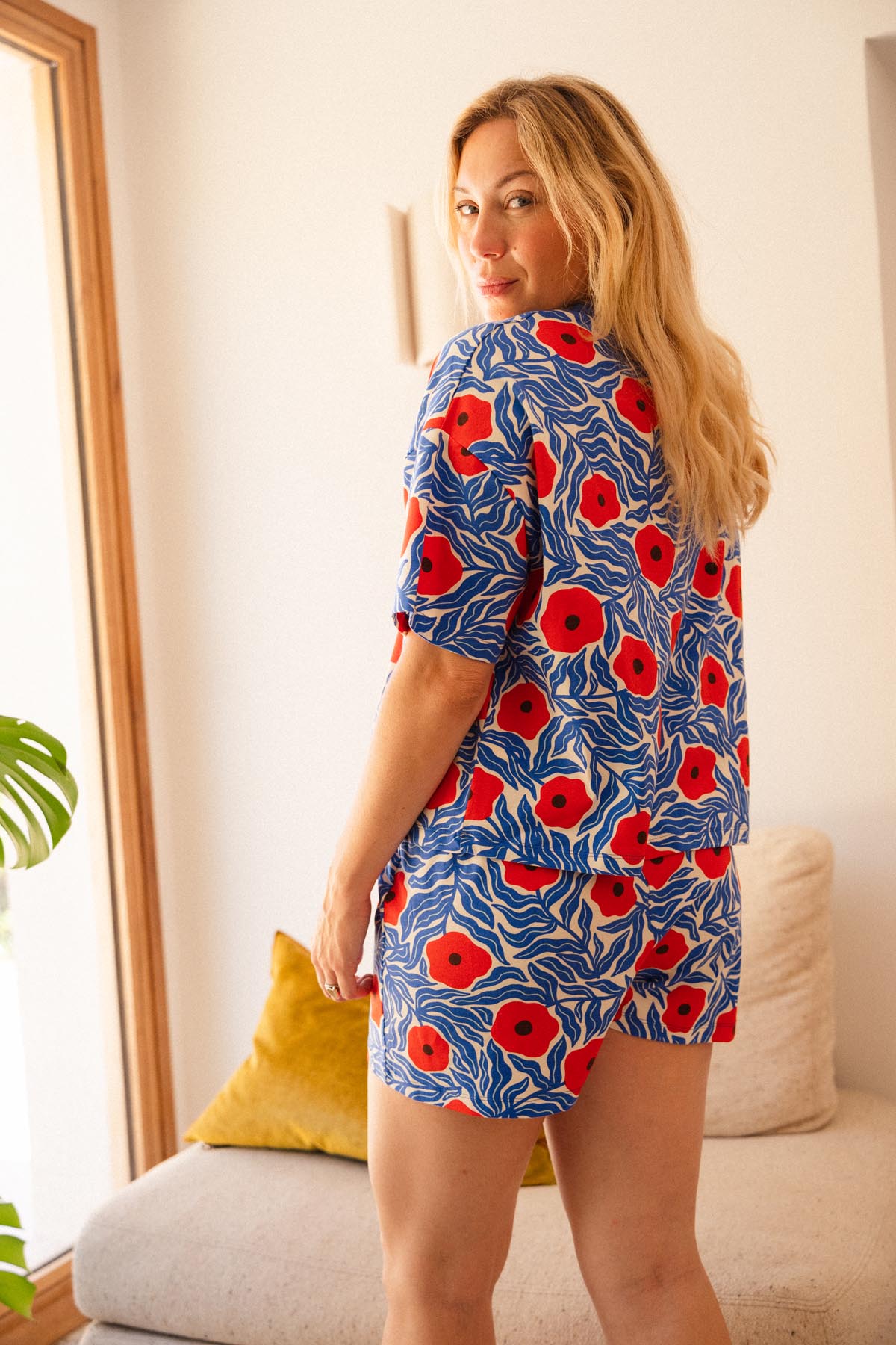 Julie D. fait du 38 et porte une taille M