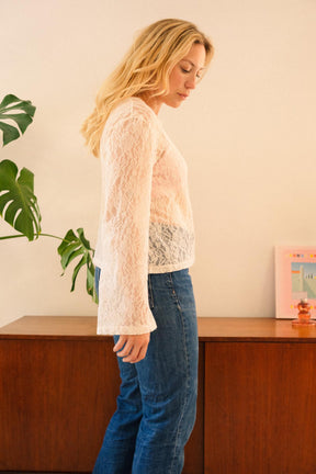 Julie D. fait du 38 et porte une taille M