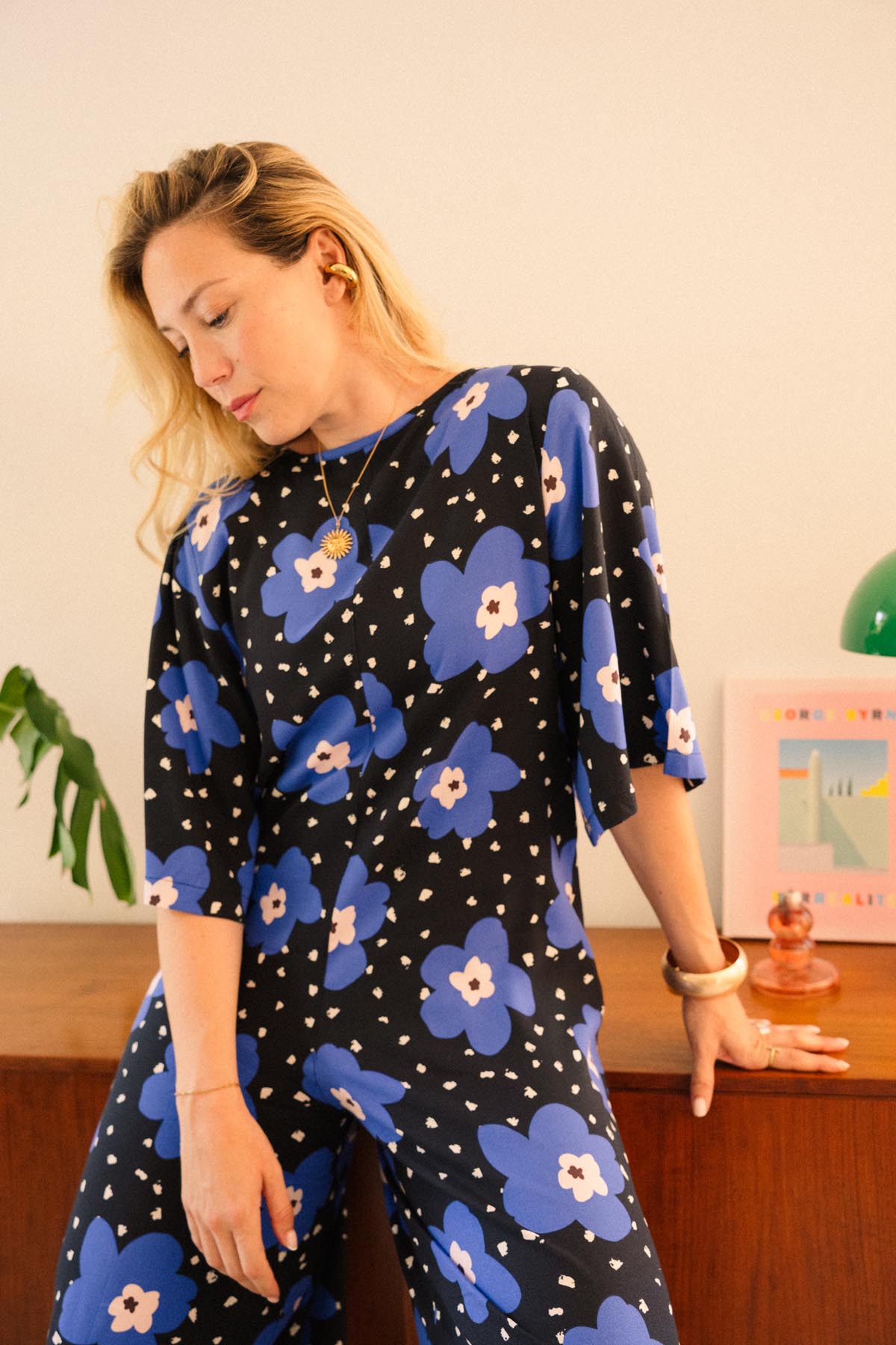 Julie D. fait du 38 et porte une taille M