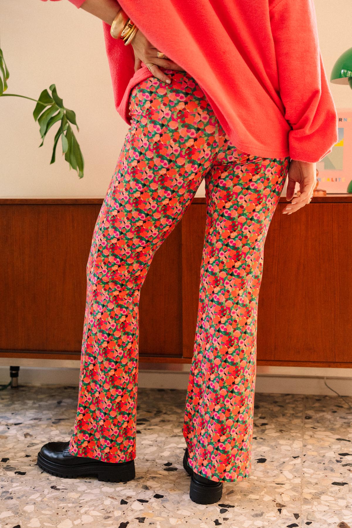 Julie D. fait du 38 et porte une taille M