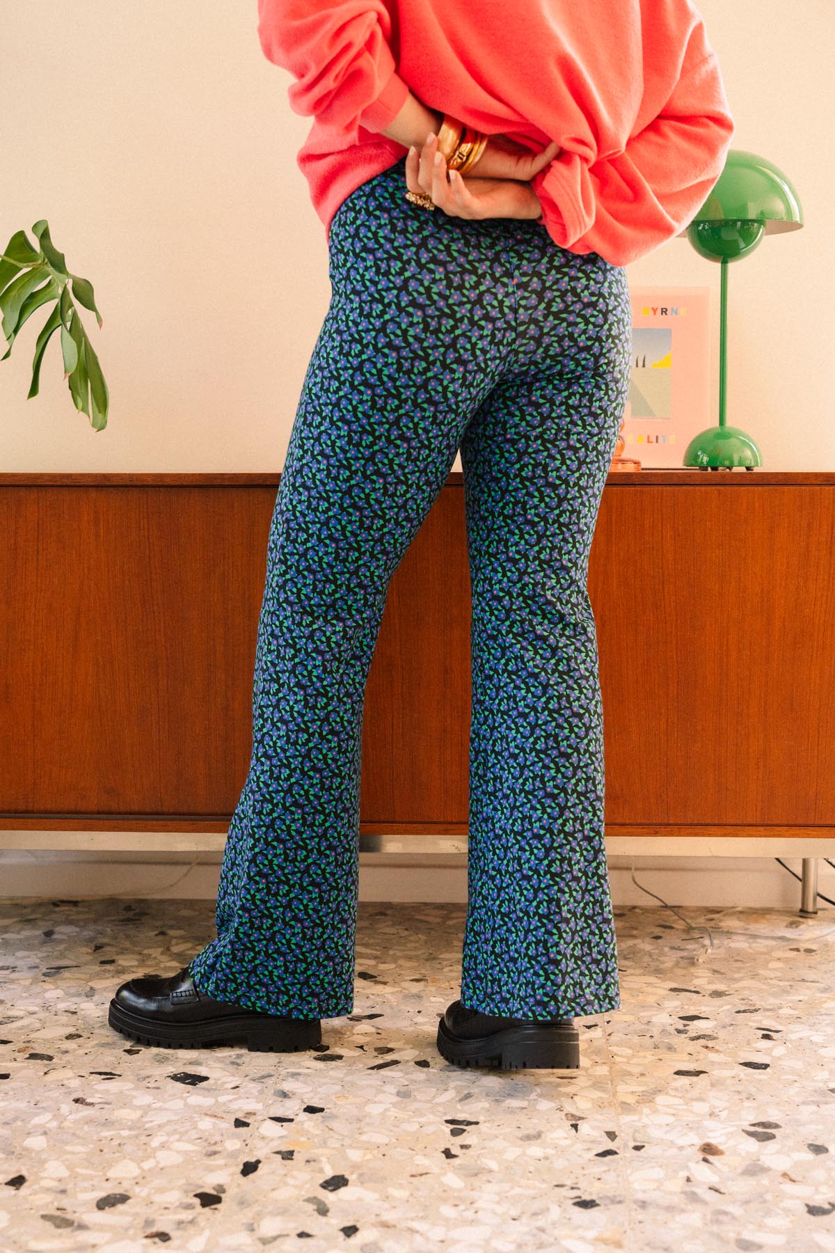 Julie D. fait du 38 et porte une taille M