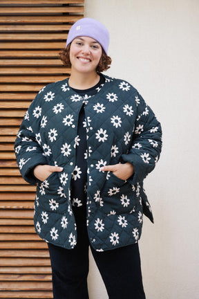 Amandine is a size 44 and wears a size XL/2XL