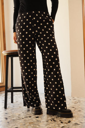 Julie D. fait du 38 et porte une taille M