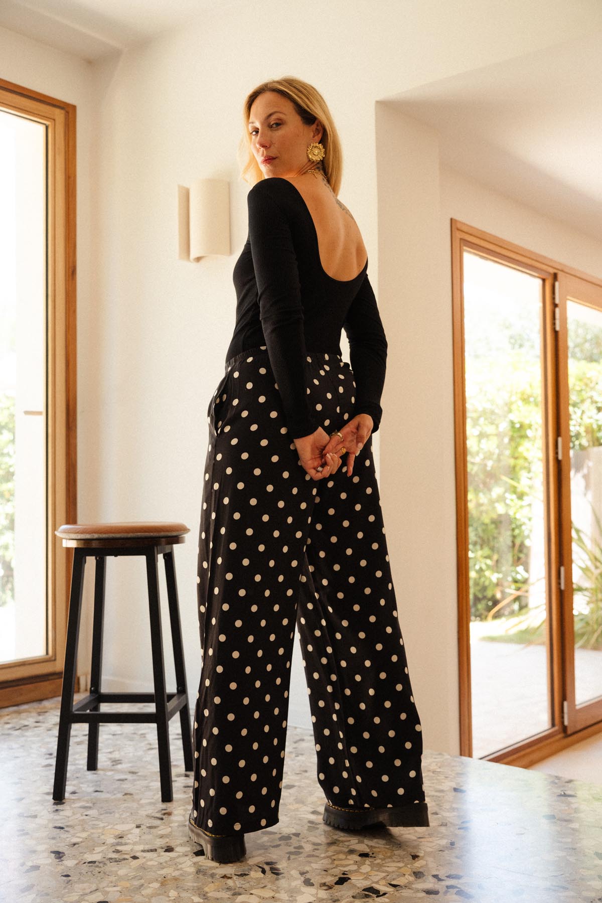Julie D. fait du 38 et porte une taille M