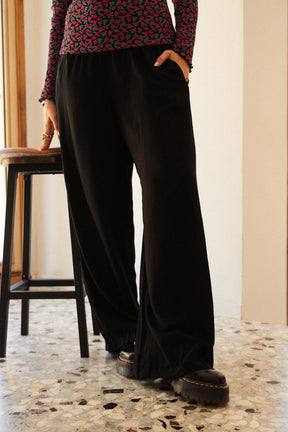Julie D. fait du 38 et porte une taille M