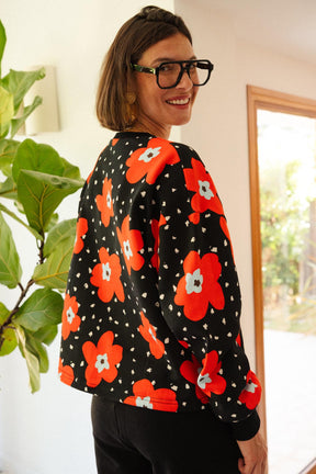 Julie A. fait du 36 et porte une taille XS/S en haut et XS en bas