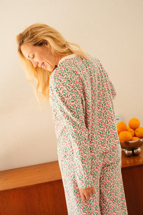 Julie D. fait du 38 et porte une taille M