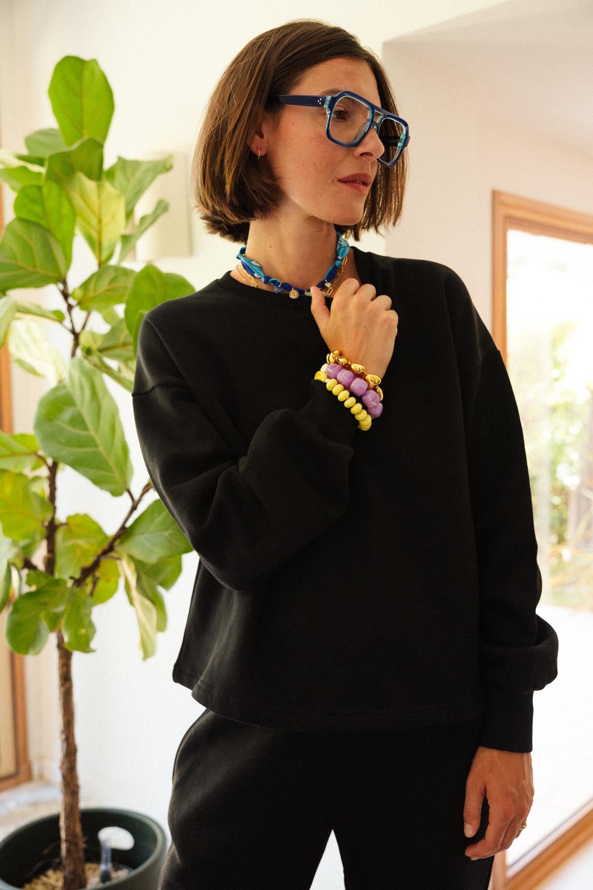 Julie A. fait du 36 et porte une taille XS/S en haut et XS en bas